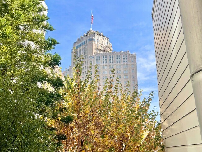 Building Photo - Charming Lower Nob Hill 1BR/1BA! Laundry! ...