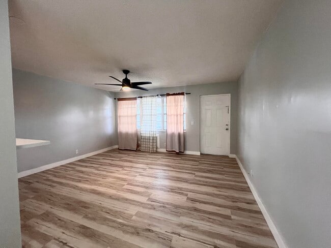Building Photo - 176 Sussex I