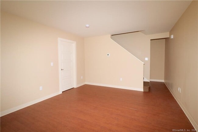 Building Photo - 128 Custer St