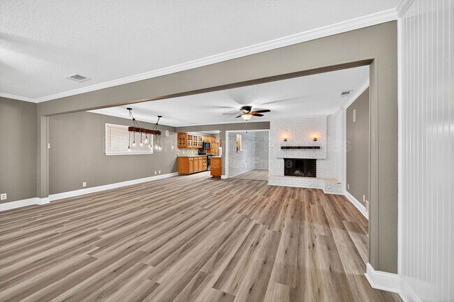 Building Photo - 112 S Wood Ave