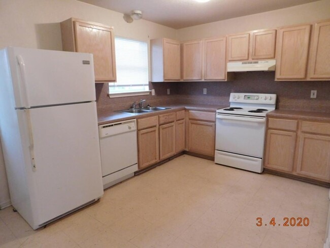 Building Photo - 2811 Cantabrian Dr