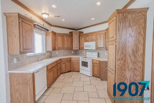 Building Photo - Elegant and Spacious 3-Bedroom Home in Edm...