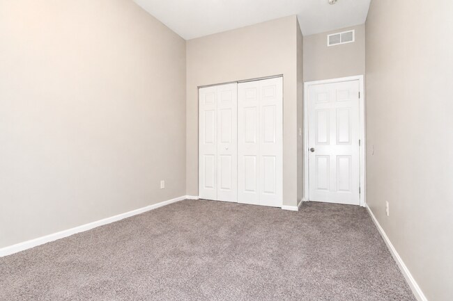 Building Photo - 500 E Ormsby Ave