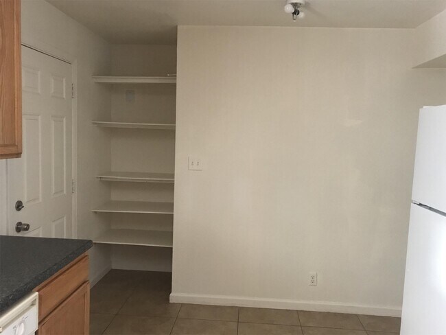 Building Photo - 2503 N Euclid Ave