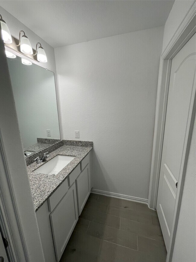 Building Photo - 8111 Royal Palm Ct