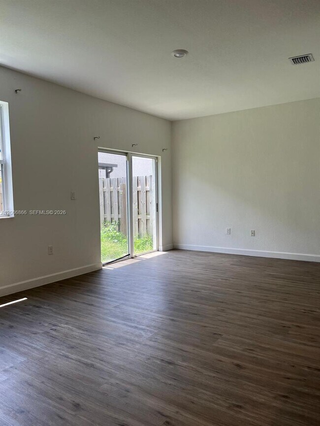 Building Photo - 2634 SE 12th St