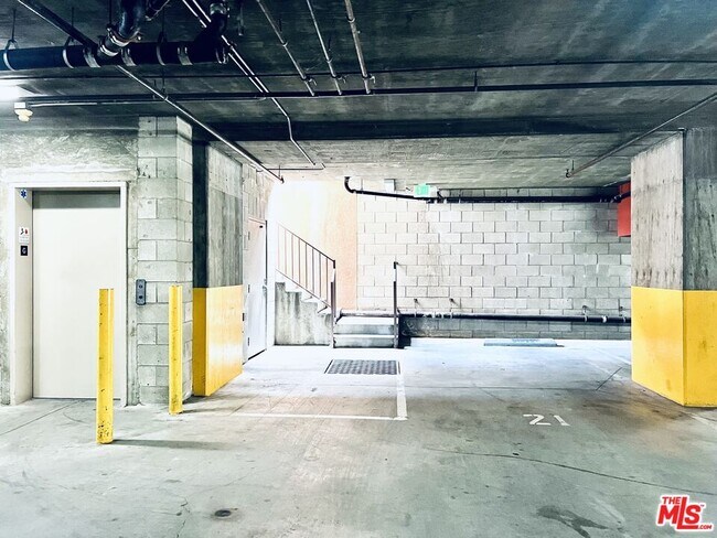 Building Photo - 421 E Santa Anita Ave