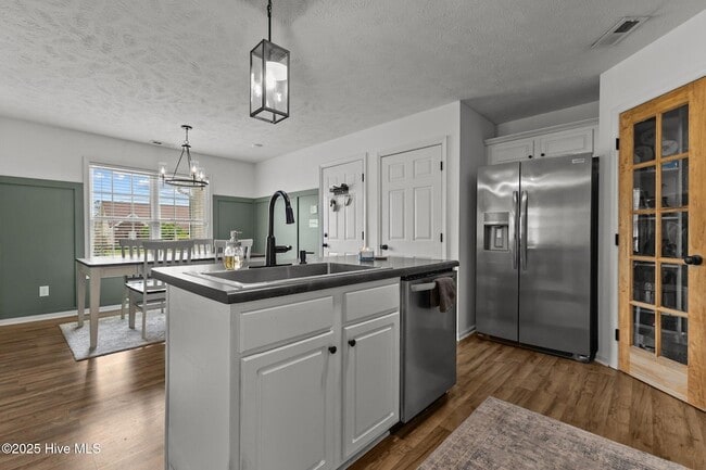 Building Photo - 8246 English Saddle Dr