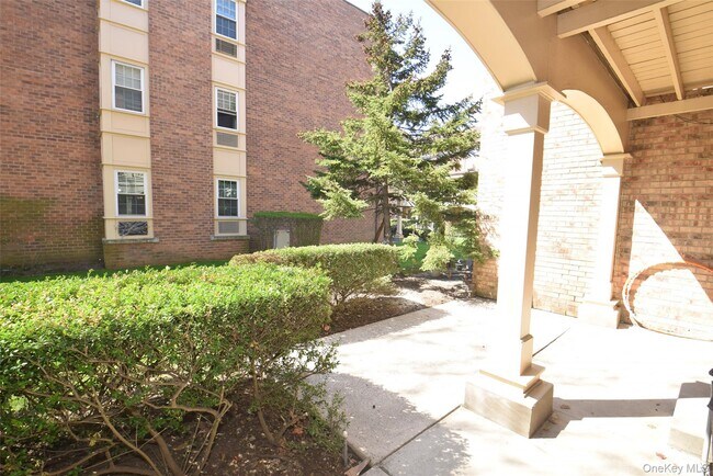 Building Photo - 206-14 Emily Rd