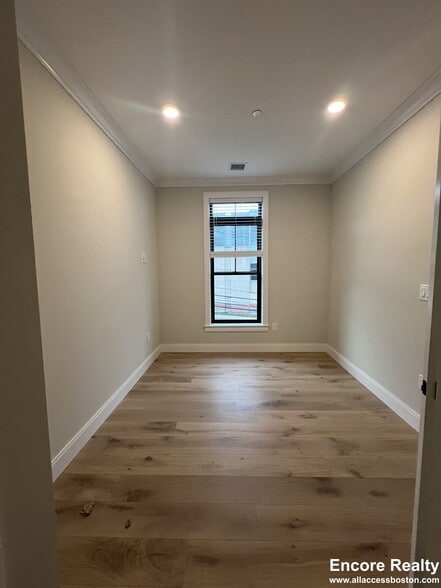 Building Photo - 22 Everett St