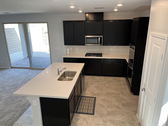 Building Photo - 396 Purple Sandpiper St