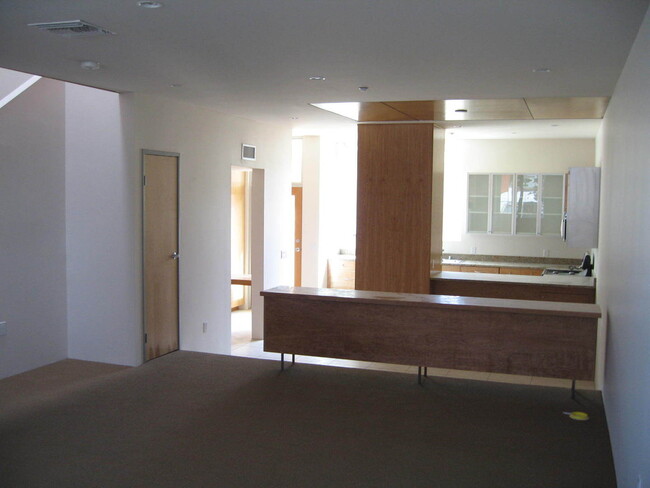Building Photo - Charming Townhome in Escondido – Now Ready...