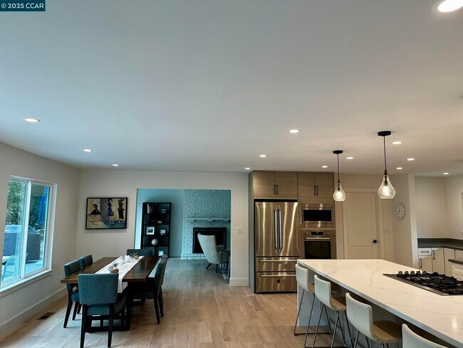 Building Photo - 226 Alderbrook Pl
