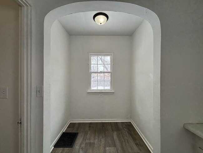 Building Photo - 2 Bedroom House for Rent