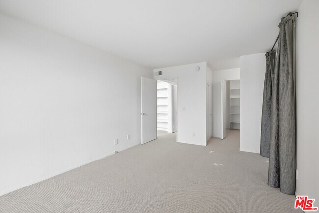 Building Photo - 1340 S Beverly Glen Blvd