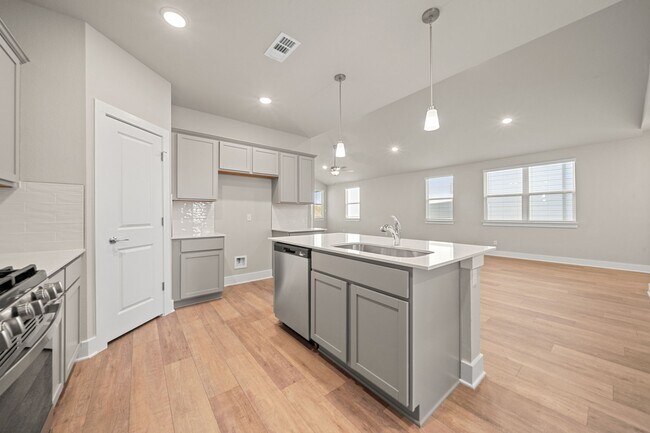 Building Photo - 219 Pinnacle Ln