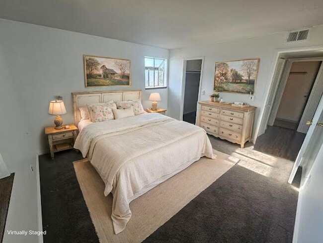 Building Photo - Bright Top-Floor Corner Condo on Powerline Trail – 1 Bed / 1 Bath