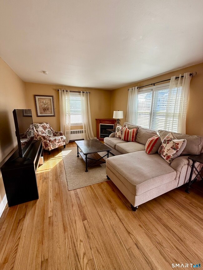 Building Photo - 177 Montowese Ave