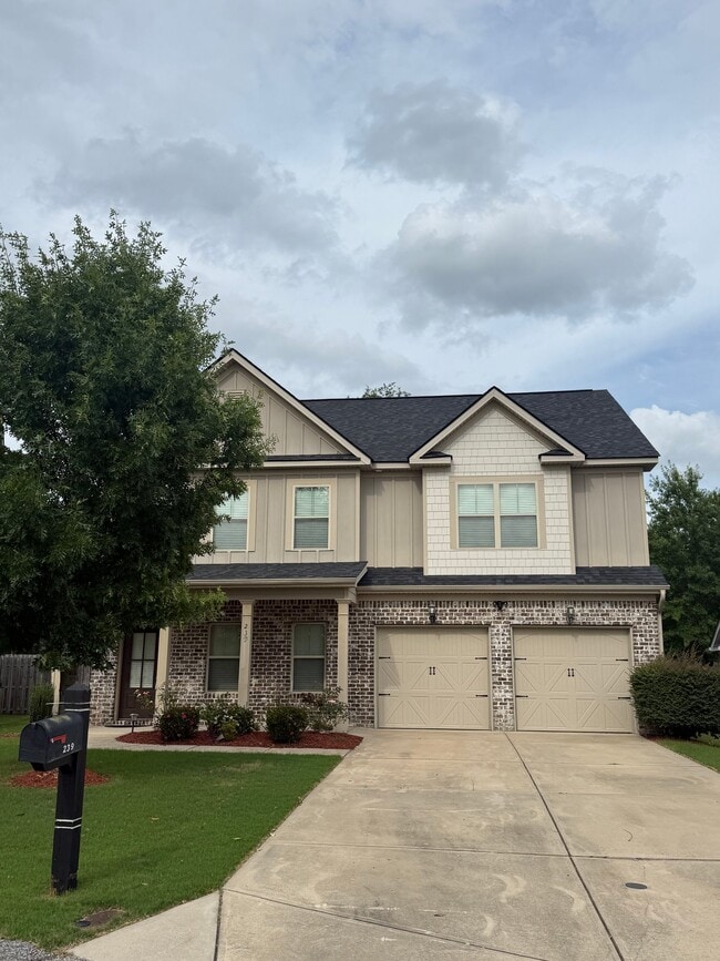 Building Photo - 239 Tulip Dr