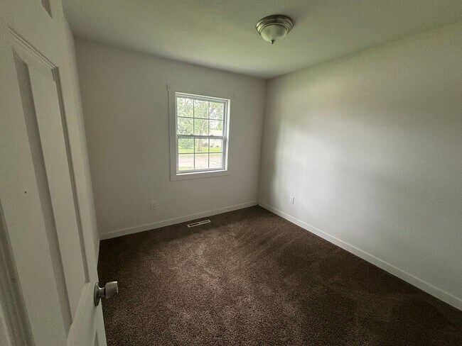 Building Photo - Charming 3 bed plus bonus room