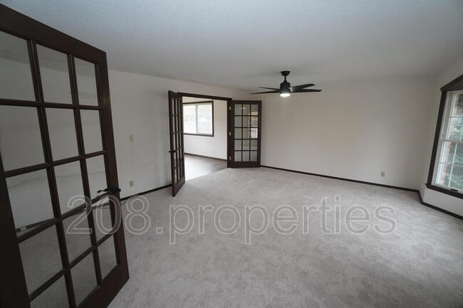 Building Photo - 3392 S Maze Ave