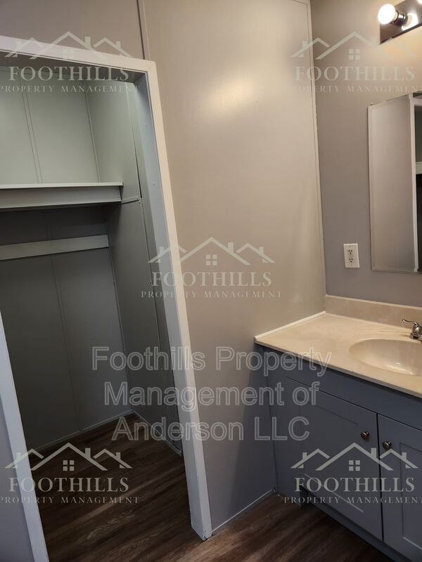 Building Photo - 100 P-9-121