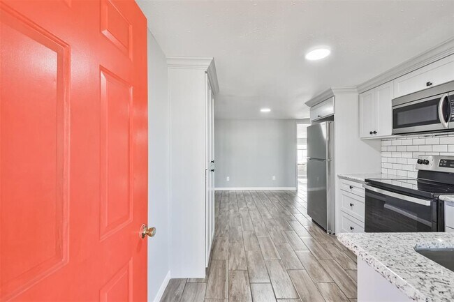 Building Photo - 822 Finesse Dr