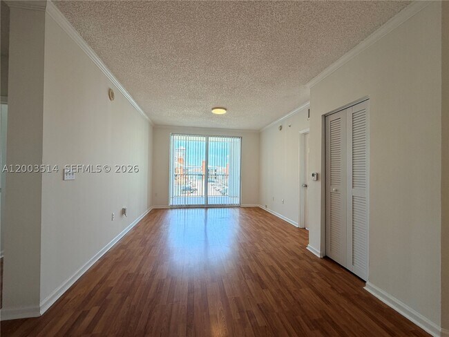 Building Photo - 17100 N Bay Rd