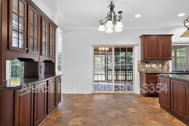 Building Photo - 2718 Old Course Road