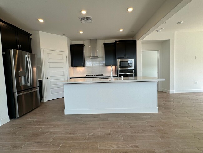 Building Photo - Avail 6/1. Solar home in 55+ gated communi...
