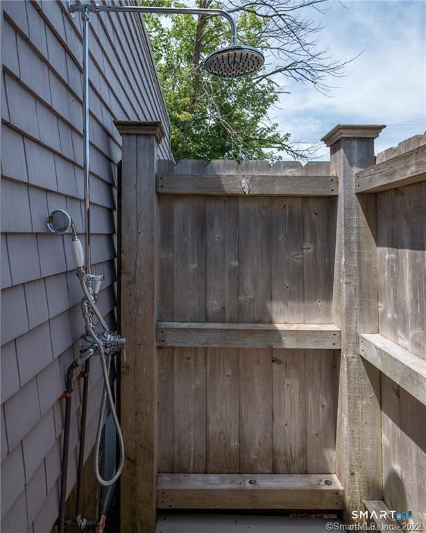 Building Photo - 6 Leeway Dr