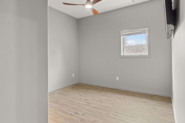 Building Photo - 2 Bedroom Shouse in Osage Beach