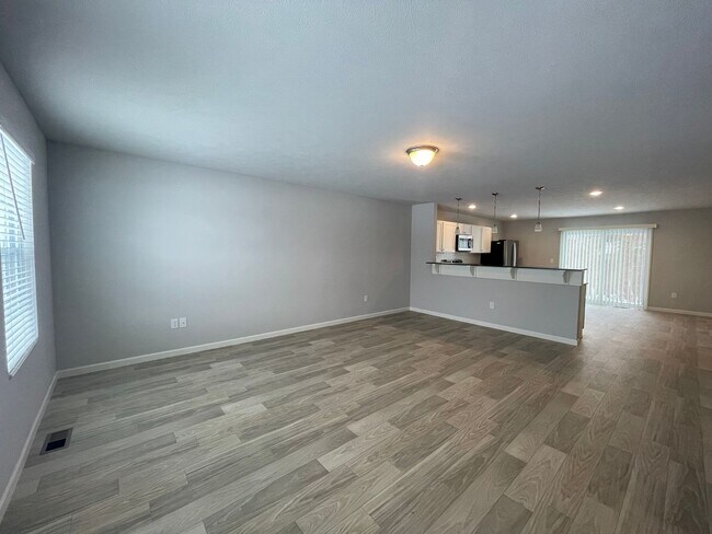 Building Photo - Four Bedroom Home in Galesburg