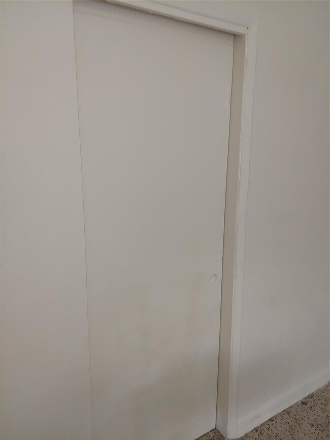 Building Photo - 505 SW 9th St