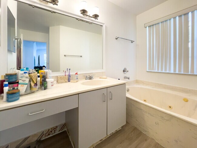 Building Photo - 931 Opal Terrace