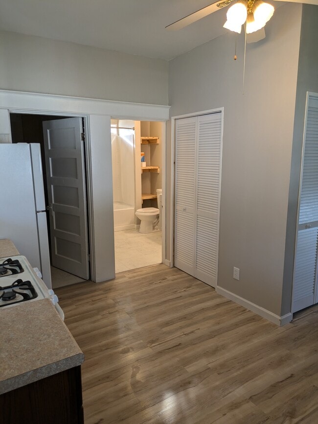 Building Photo - 1403 Beechwood Ave