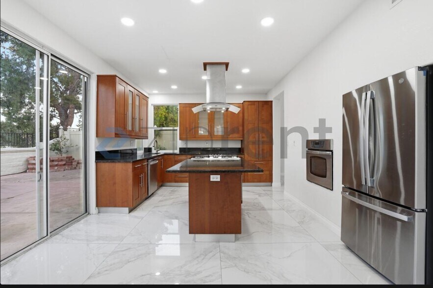 Building Photo - 33026 Terrace Dr