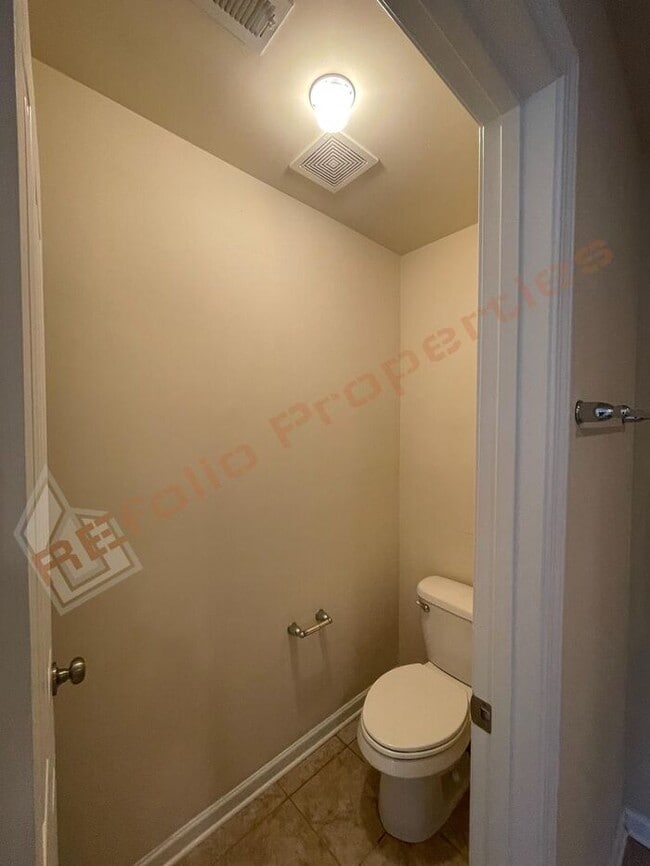Building Photo - Beautiful 3-bedroom, 2.5-bath townhome