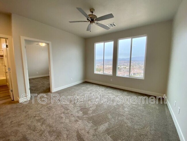 Building Photo - 438 N Stone Mountain Dr