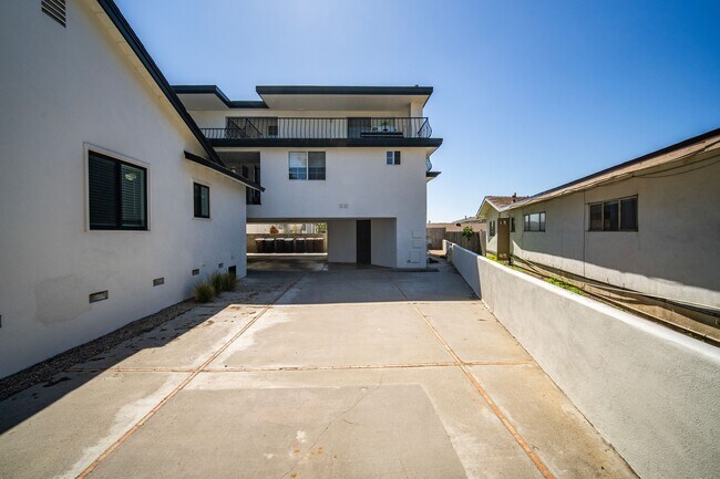 Building Photo - 237 Avenida Montalvo