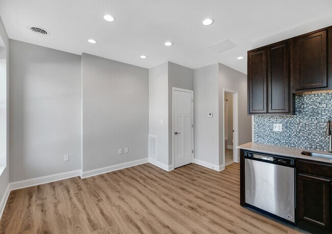 Building Photo - Reserves on Washington Park