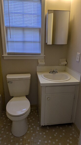 Building Photo - 203 Water Oak Dr