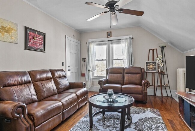 Building Photo - 42 Pleasant St