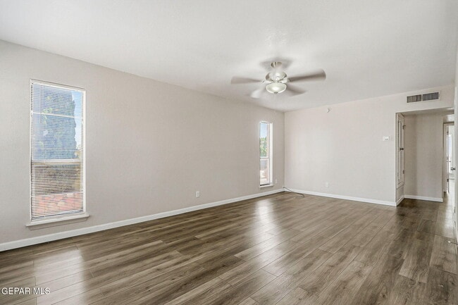 Building Photo - 10604 Springwood Dr