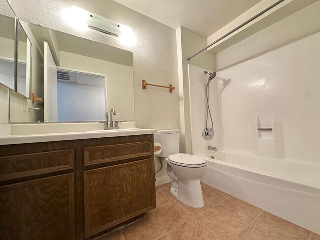 Building Photo - 2 Bedroom Condo in Mission Valley!