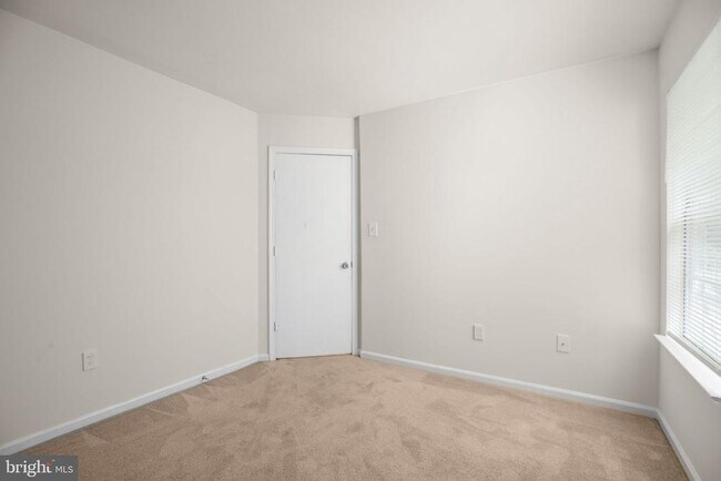 Building Photo - 502 Wind Ridge Dr