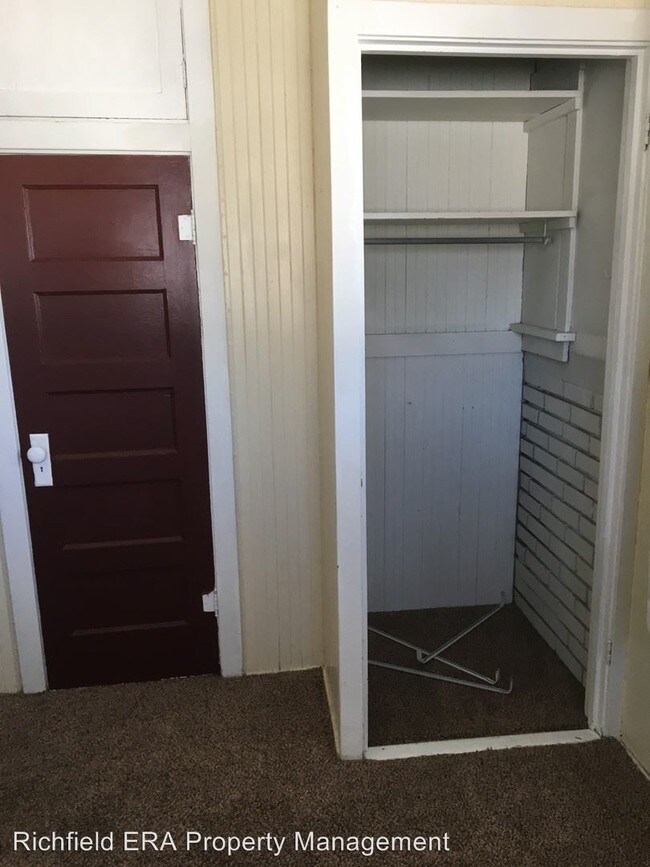 Building Photo - 3 br, 1 bath House - 131 North State Street