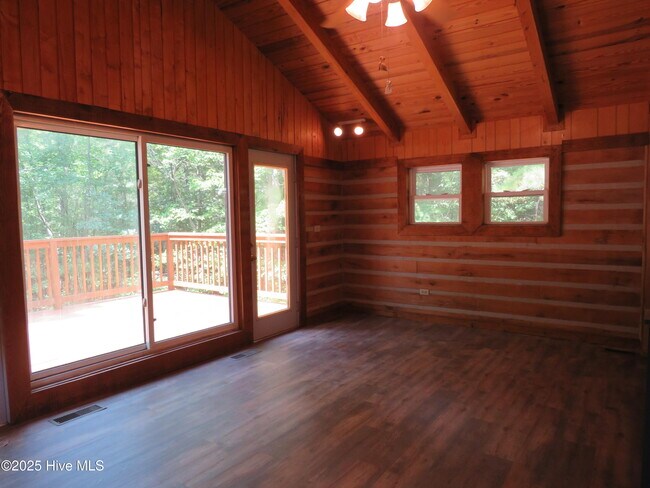 Building Photo - 168 Woodward Ln