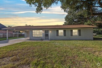 Building Photo - 4 bedroom Home Near Lafayette High