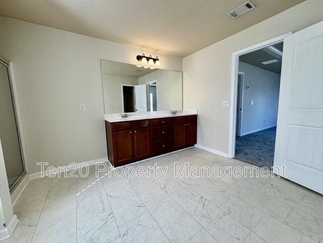 Building Photo - 789 Honey Do Ct